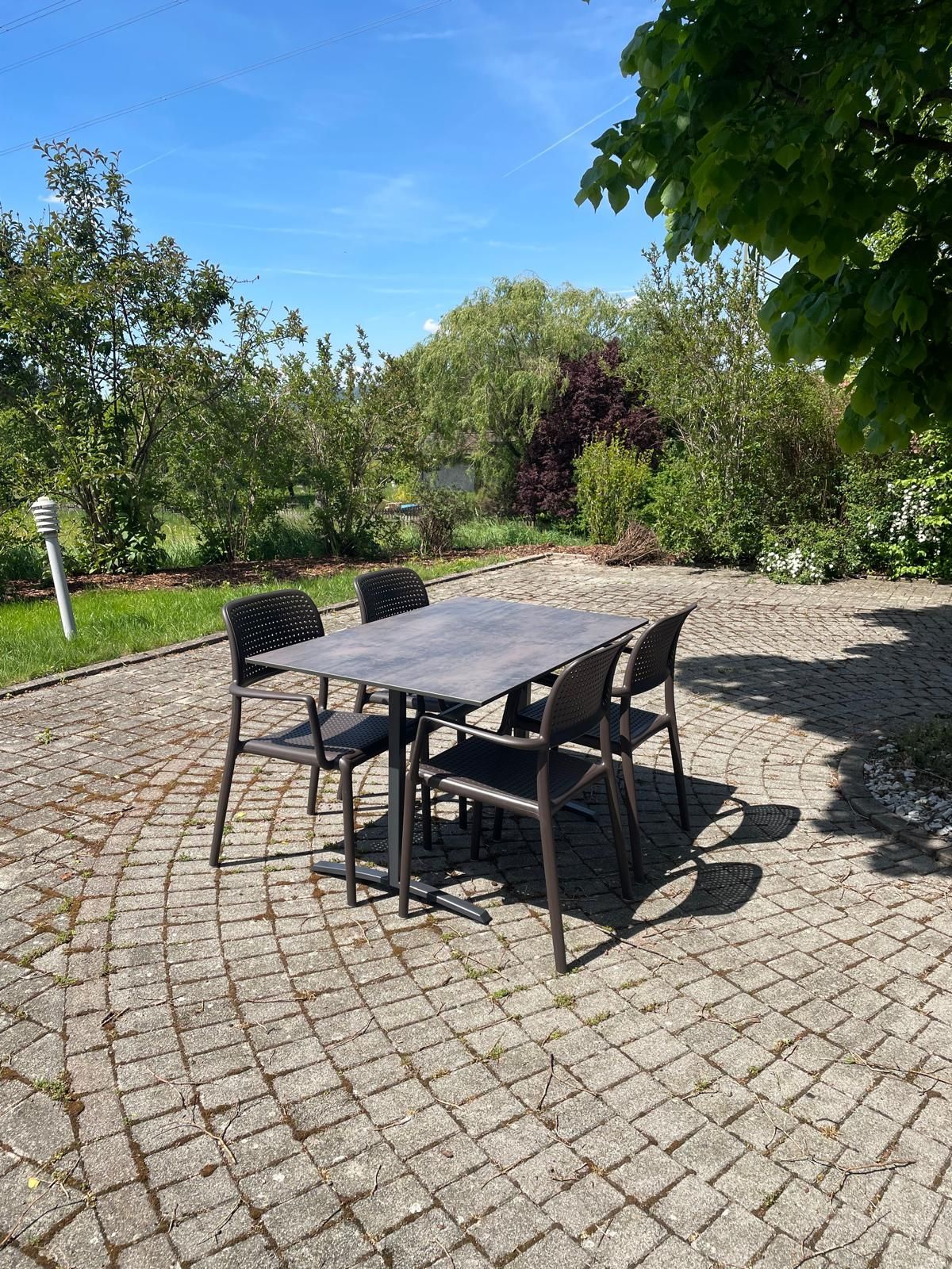 Table Colorado rabattable Si-Mobilia + Fauteuil Bora Nardi Au Logis Ameublements