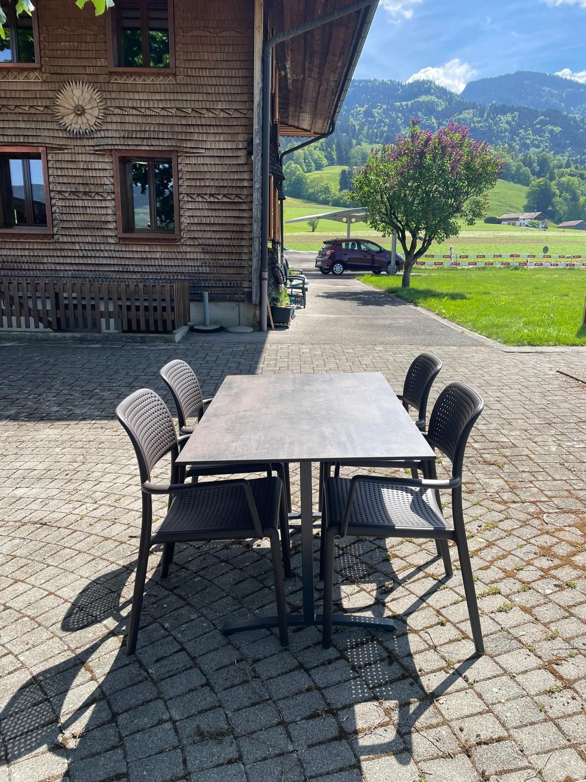 Table Colorado rabattable Si-Mobilia + Fauteuil Bora Nardi Au Logis Ameublements
