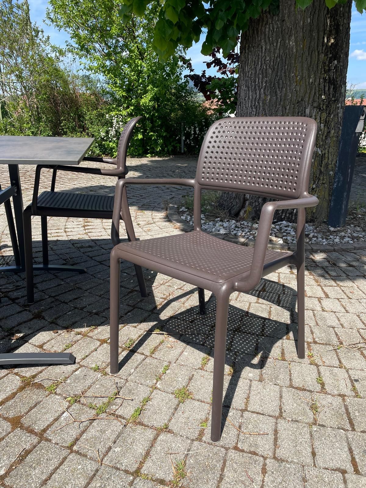 Table Colorado rabattable Si-Mobilia + Fauteuil Bora Nardi Au Logis Ameublements