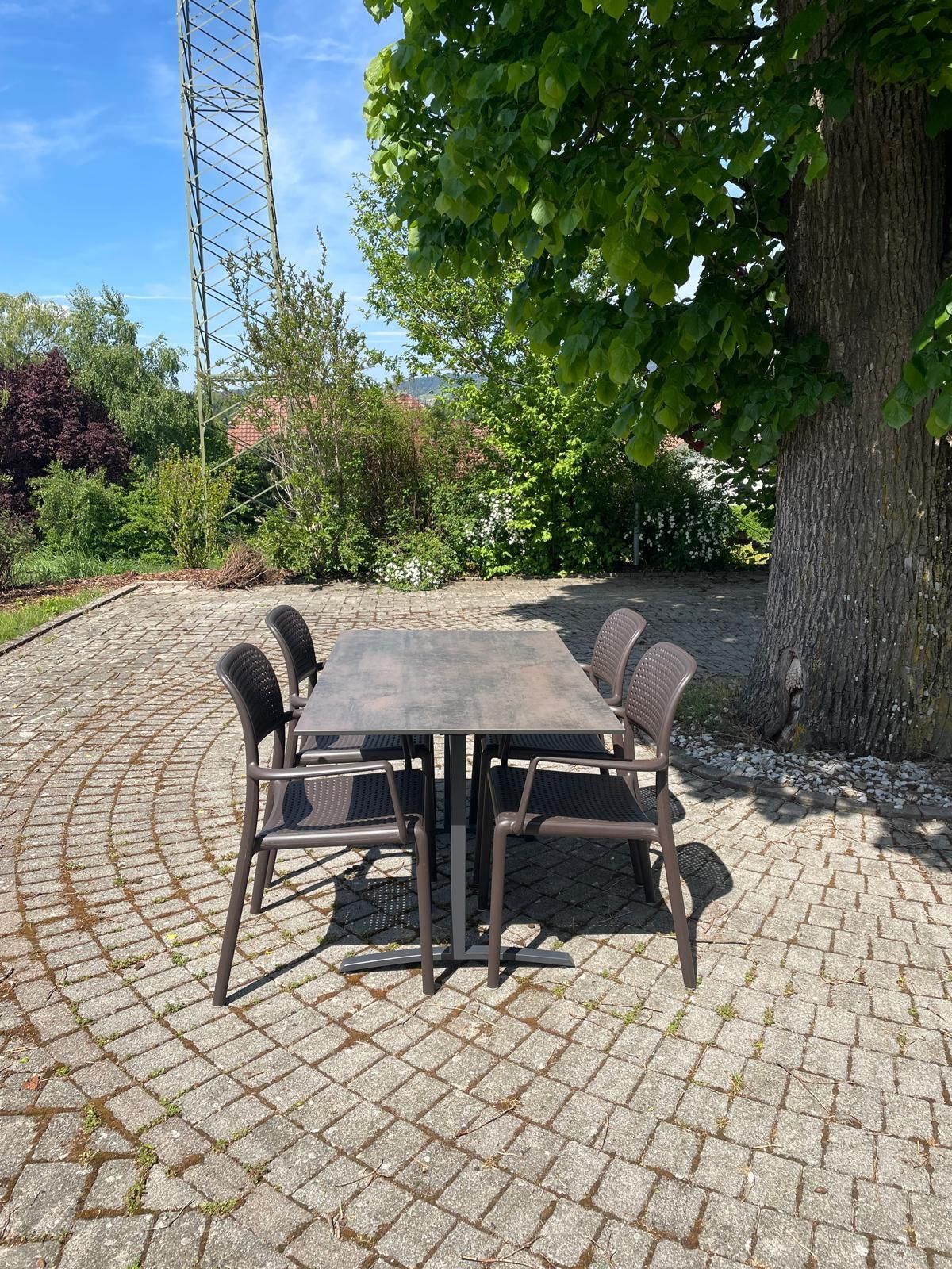 Table Colorado rabattable Si-Mobilia + Fauteuil Bora Nardi Au Logis Ameublements