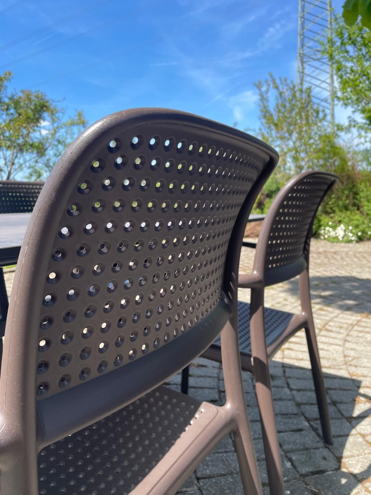 Table Colorado rabattable Si-Mobilia + Fauteuil Bora Nardi Au Logis Ameublements