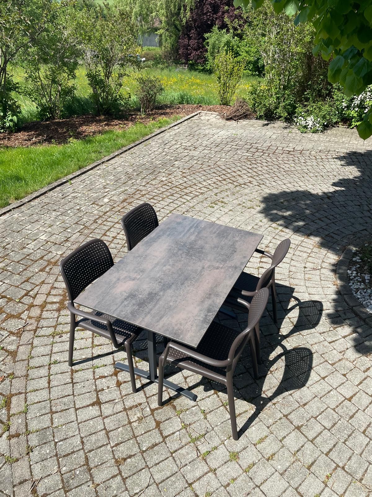 Table Colorado rabattable Si-Mobilia + Fauteuil Bora Nardi Au Logis Ameublements