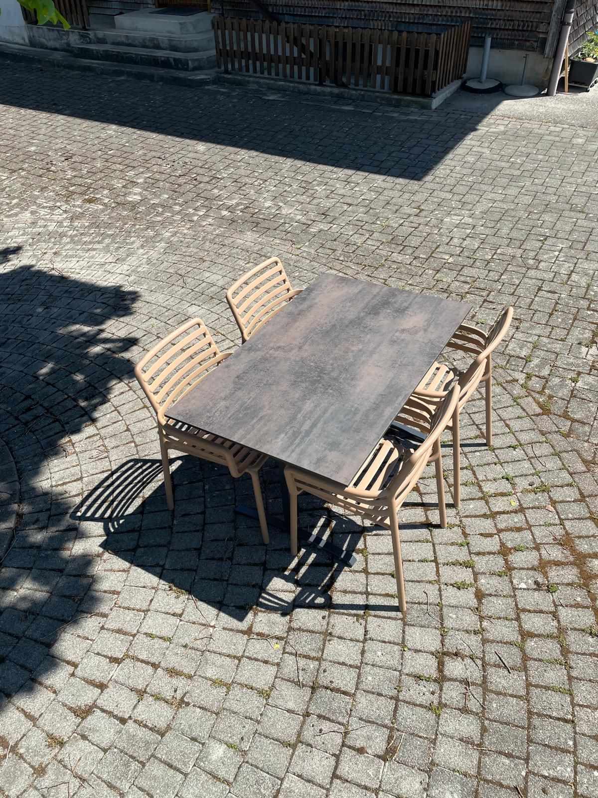 Table rabattable Colorado Sit-Mobilia + Fauteuil Doga Armchair Nardi Au Logis Ameublements