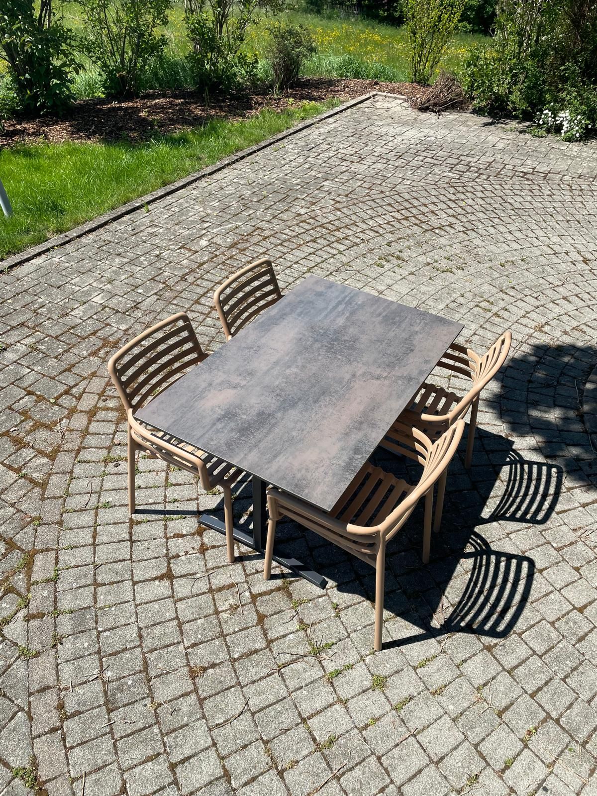 Table rabattable Colorado Sit-Mobilia + Fauteuil Doga Armchair Nardi Au Logis Ameublements