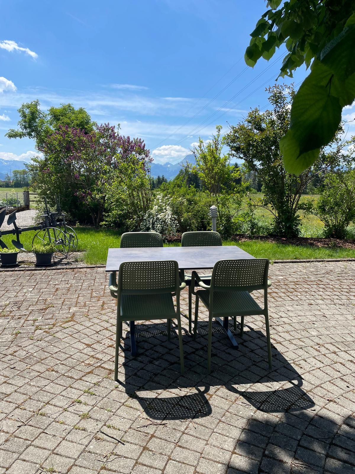 Table rabattable Colorado Sit-Mobilia + Fauteuil Bora Nardi Au Logis Ameublements