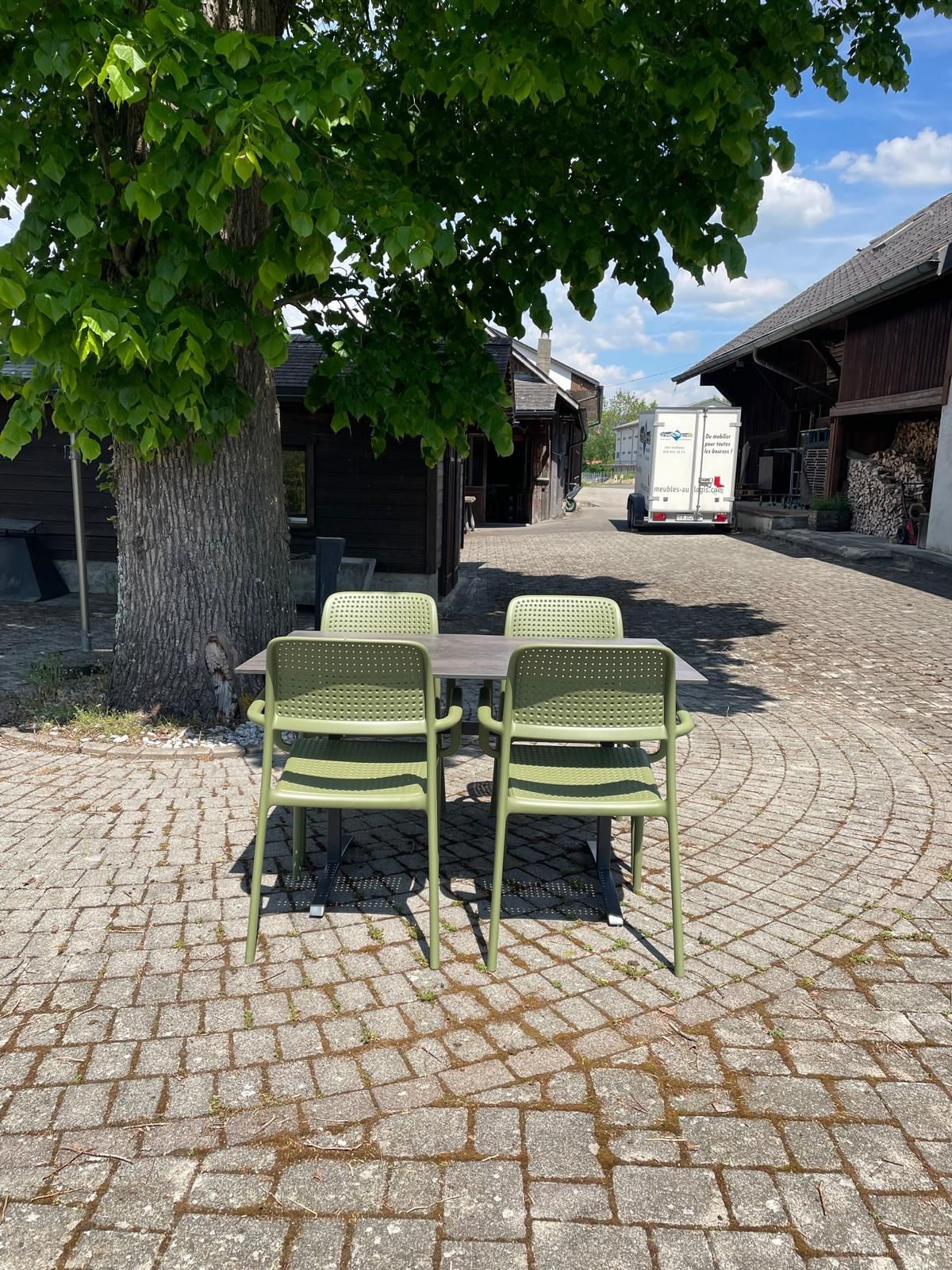 Table rabattable Colorado Sit-Mobilia + Fauteuil Bora Nardi Au Logis Ameublements