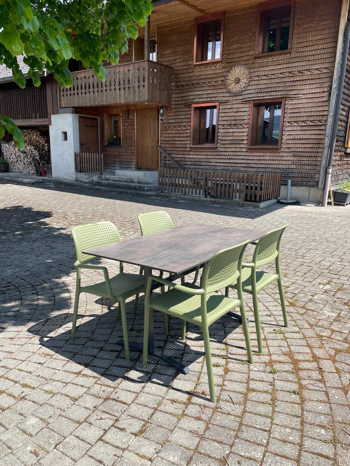 Table rabattable Colorado Sit-Mobilia + Fauteuil Bora Nardi Au Logis Ameublements