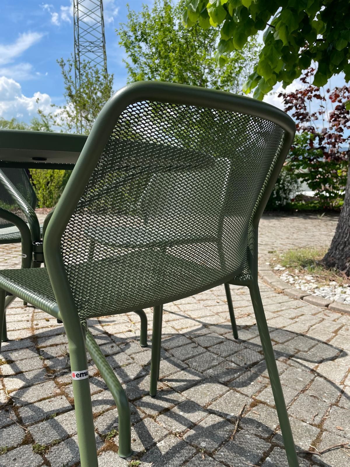 Table ronde Cambi + Chaise Darwin Emu Au Logis Ameublements