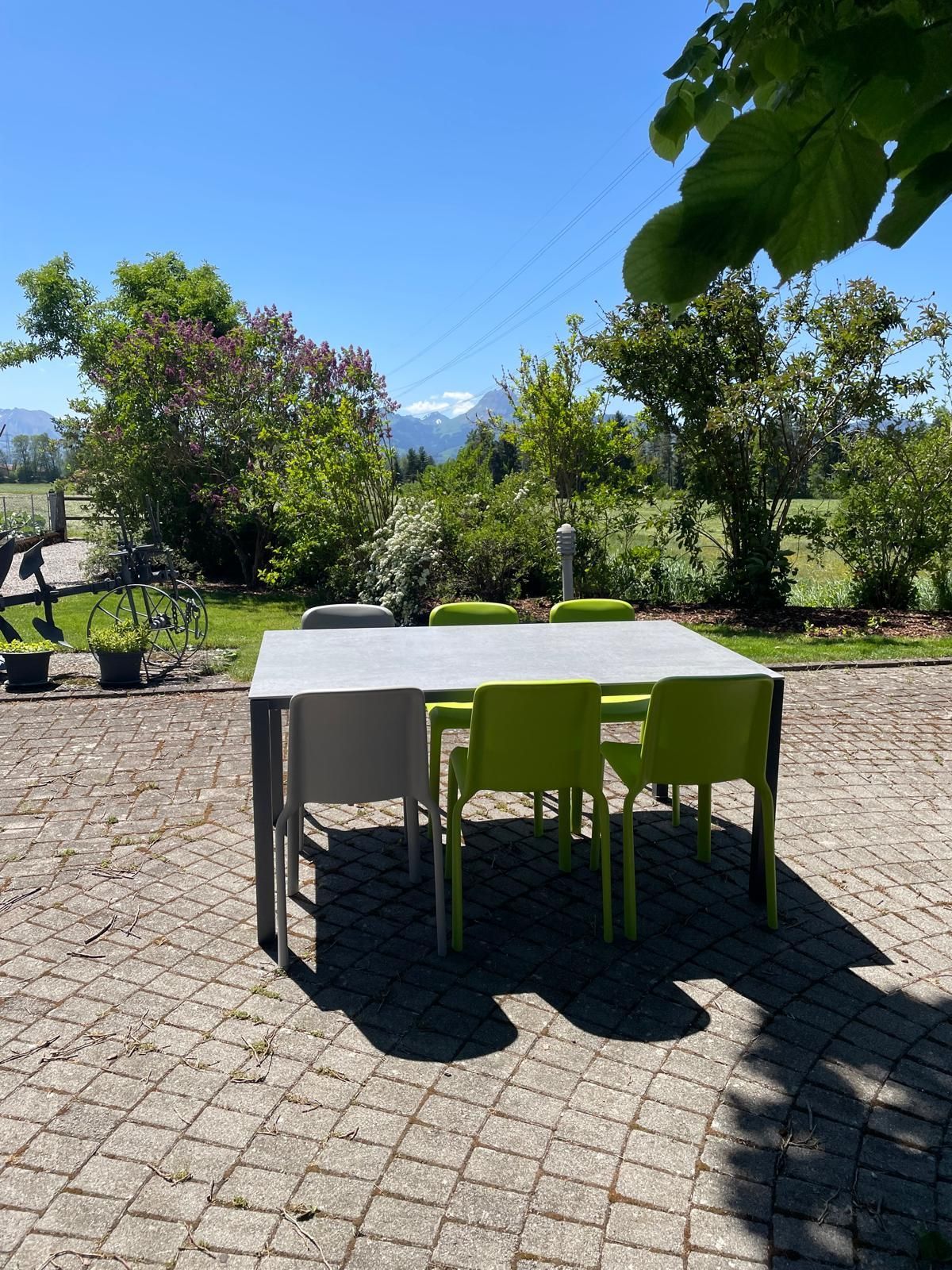 Table Etna avec 1 rallonge Sit-Mobilia + Chaise Snow 300 Pedrali Au Logis Ameublements
