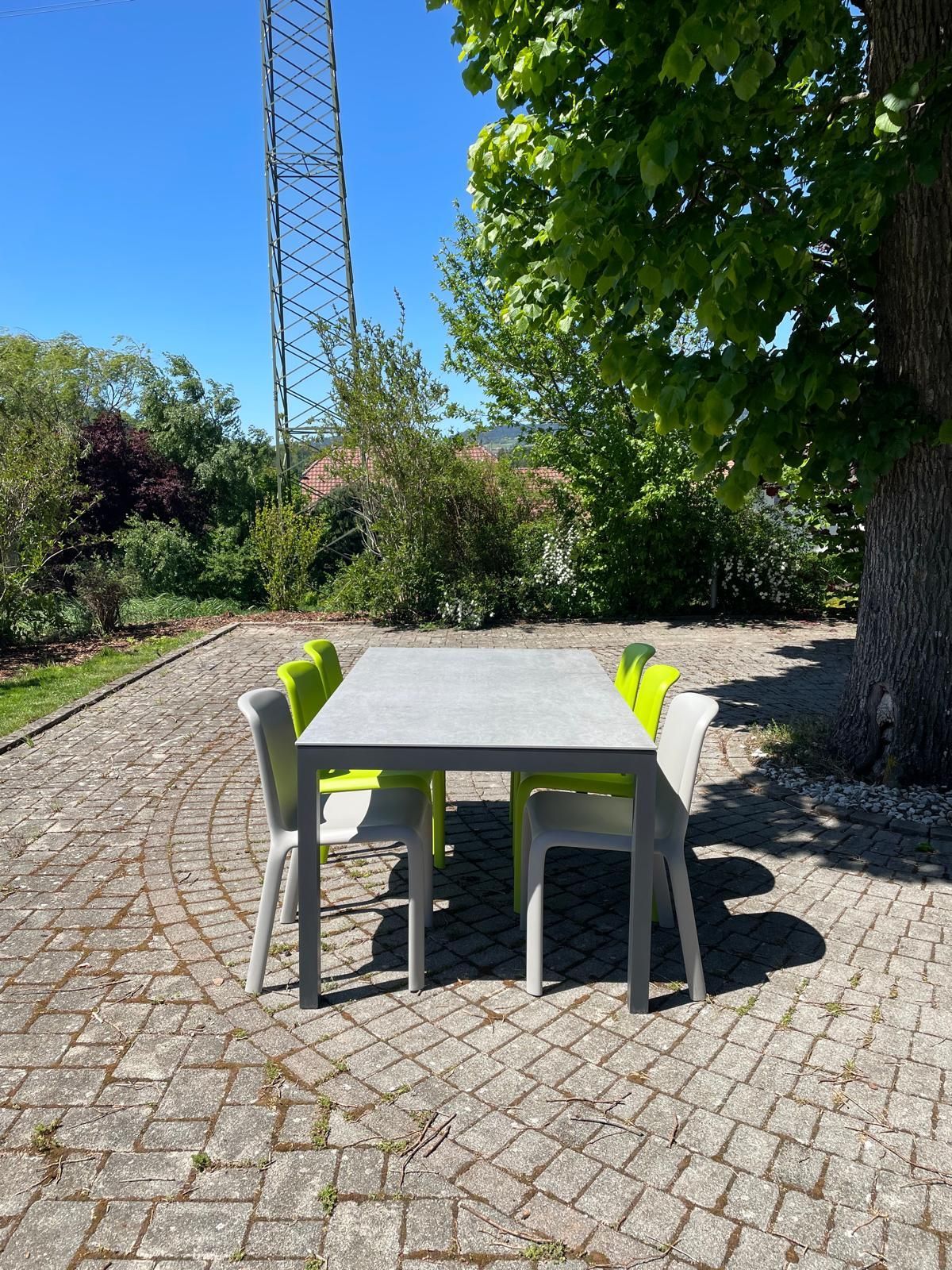 Table Etna avec 1 rallonge Sit-Mobilia + Chaise Snow 300 Pedrali Au Logis Ameublements