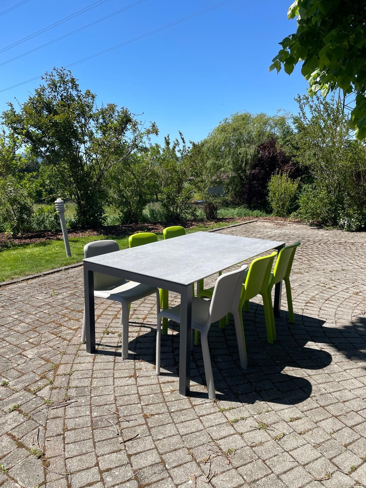 Table Etna avec 1 rallonge Sit-Mobilia + Chaise Snow 300 Pedrali Au Logis Ameublements