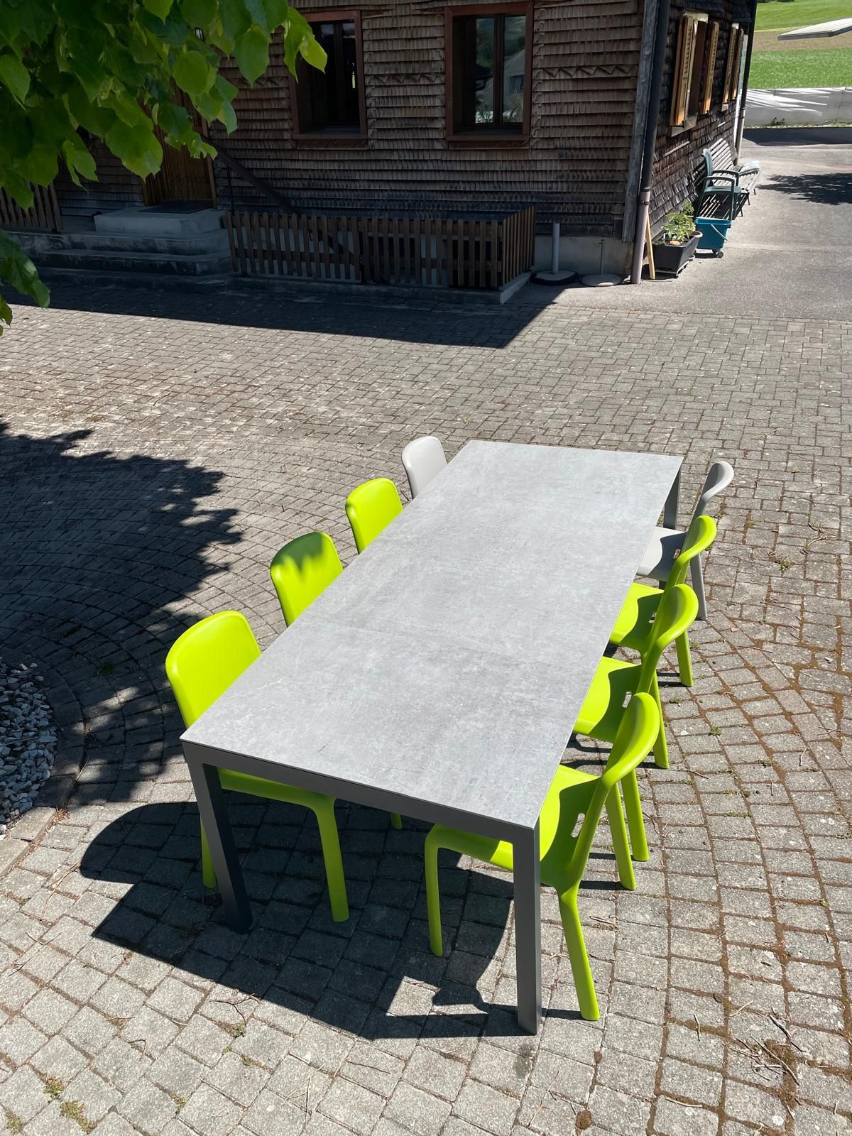 Table Etna avec 1 rallonge Sit-Mobilia + Chaise Snow 300 Pedrali Au Logis Ameublements