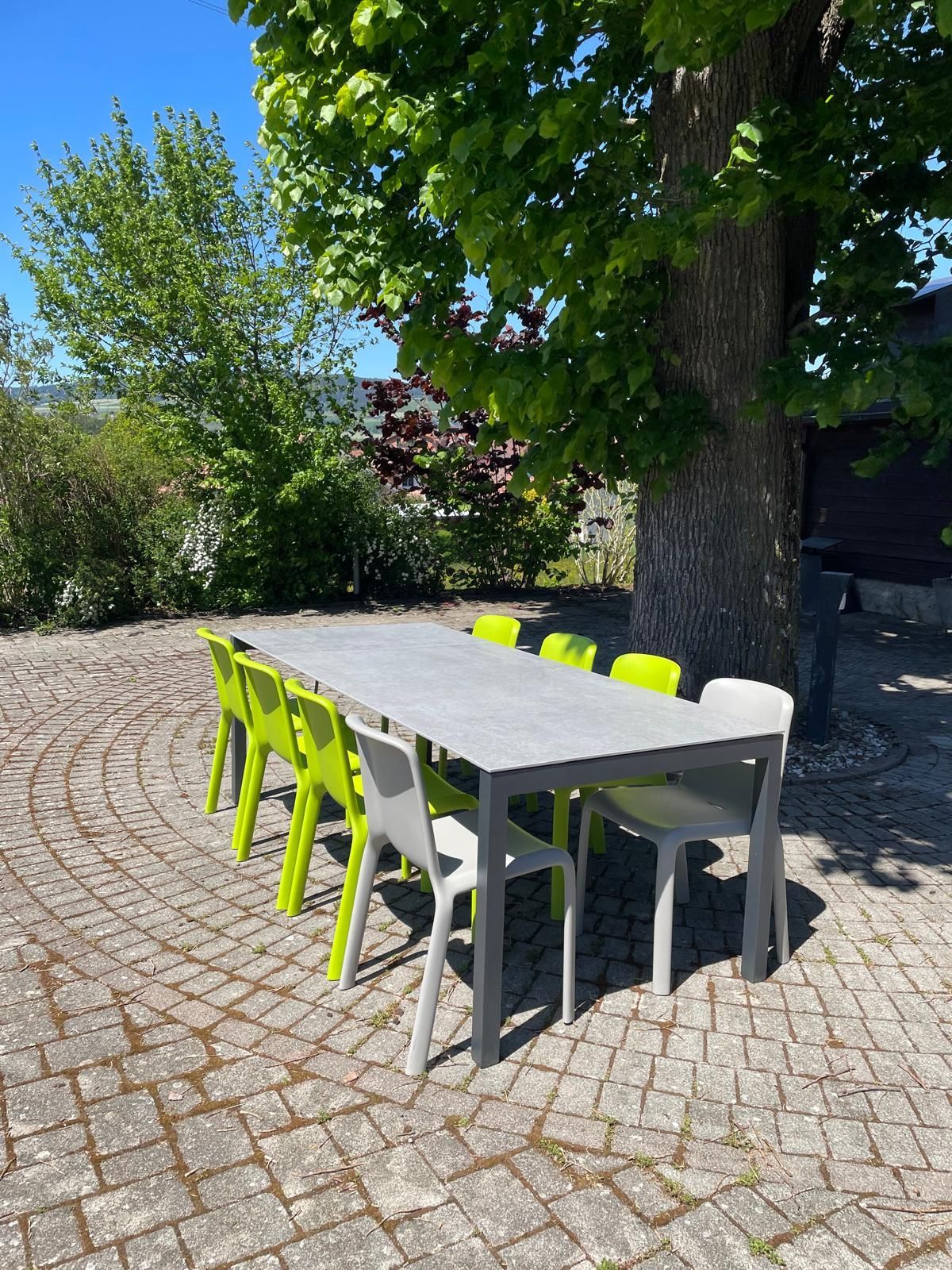 Table Etna avec 1 rallonge Sit-Mobilia + Chaise Snow 300 Pedrali Au Logis Ameublements
