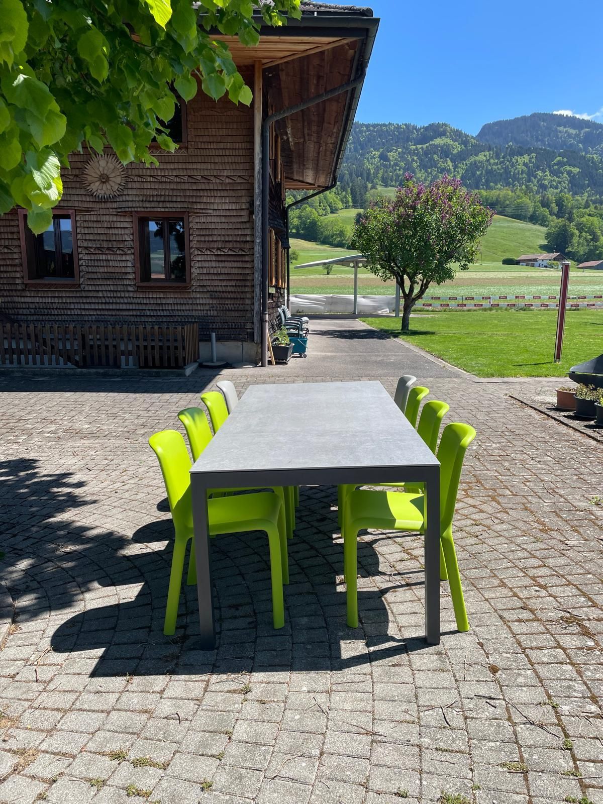 Table Etna avec 1 rallonge Sit-Mobilia + Chaise Snow 300 Pedrali Au Logis Ameublements