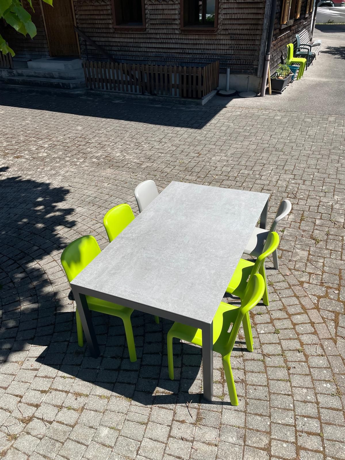 Table Etna avec 1 rallonge Sit-Mobilia + Chaise Snow 300 Pedrali Au Logis Ameublements