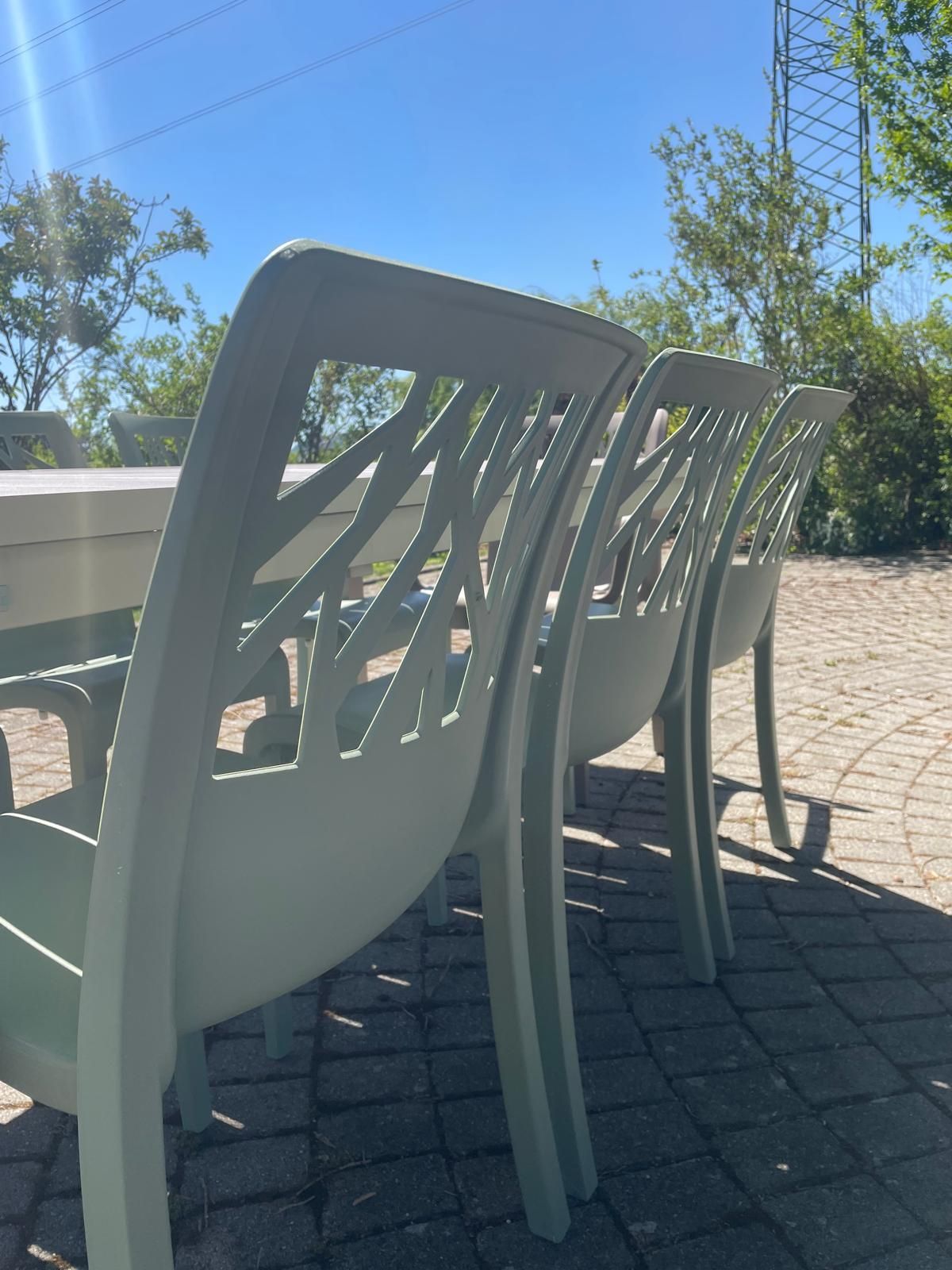 Table Cannes extensible + Chaise Végétal + Fauteuil Végétal Grosfillex Au Logis Ameublements