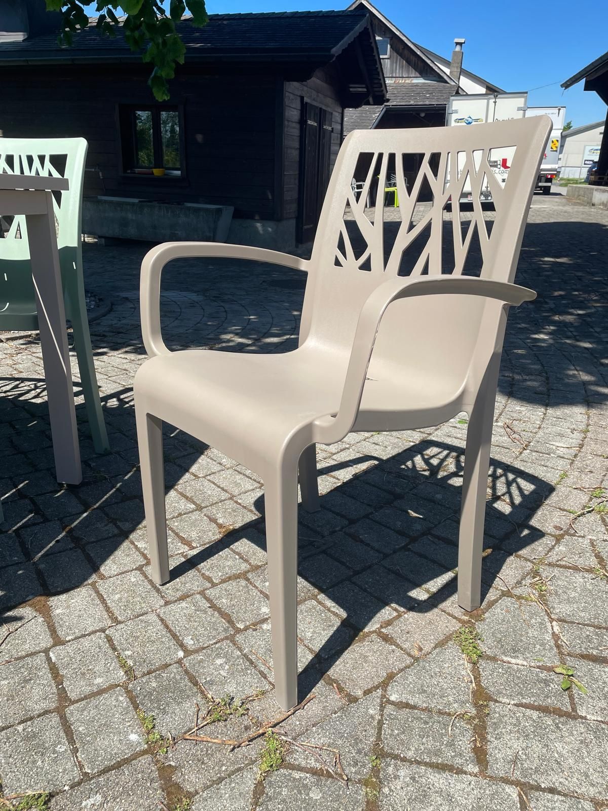 Table Cannes extensible + Chaise Végétal + Fauteuil Végétal Grosfillex Au Logis Ameublements