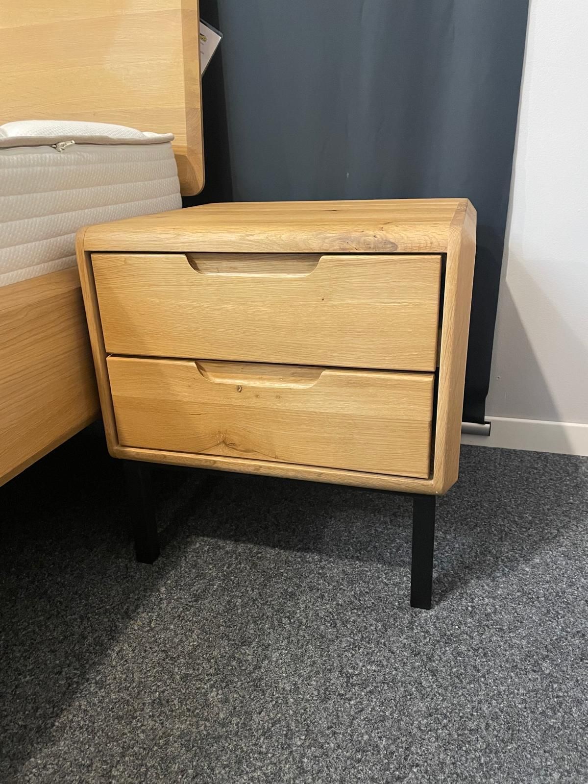 Table de nuit 2 tiroirs Skagen + Lot de 4 pieds d'angle noir Lüönd Omlin Au Logis Ameublements