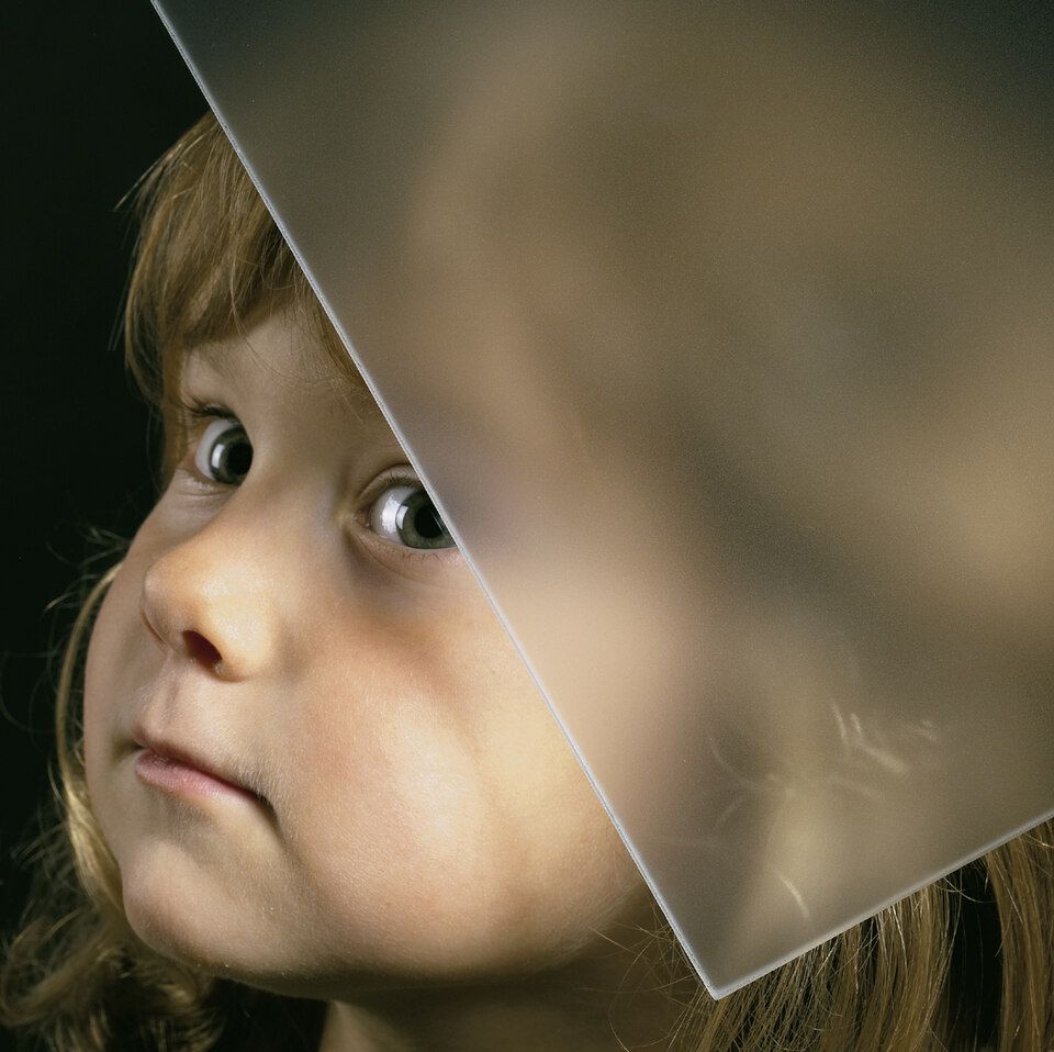 Brenig Instandsetzungs GmbH – Kind mit Glasvariante Satinato