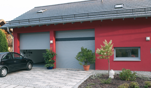 Brenig Instandsetzungs GmbH – Blick auf Einfahrt eines modernen Hauses mit Garage