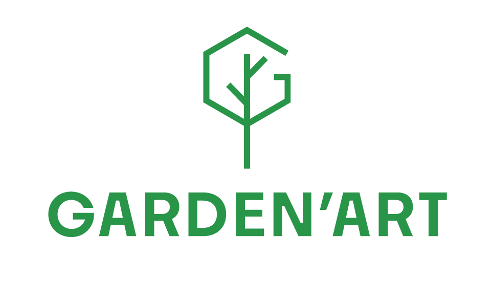 Logo Green Garden'Art avec une icône d'arbre géométrique au-dessus du nom de la marque en vert.