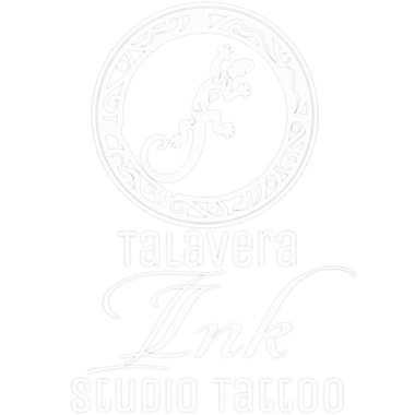 Logotipo blanco tenue de Talavera Ink Studio Tattoo, con emblema circular y texto caligráfico sobre fondo blanco