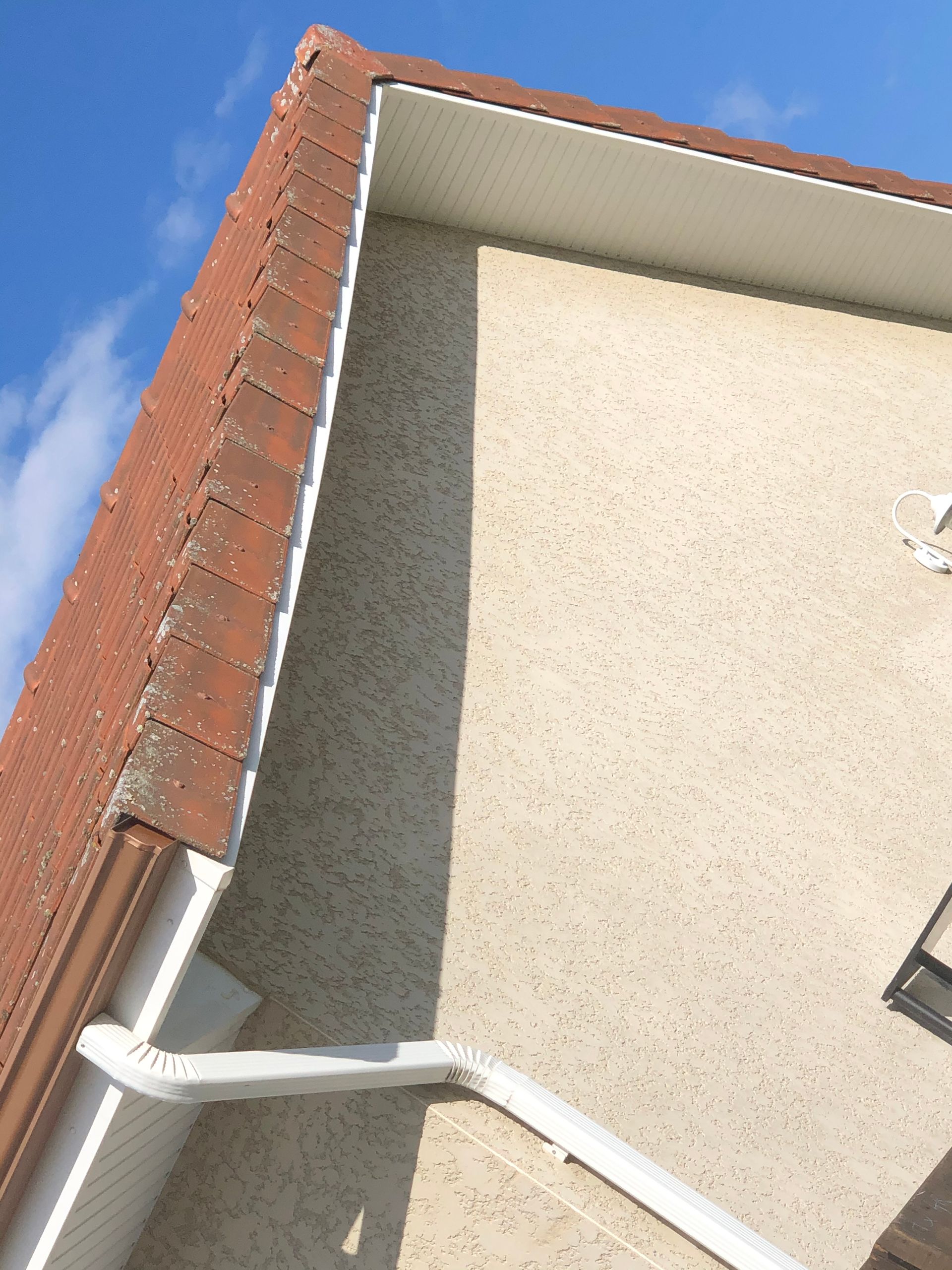 Mise en place de planches de rive