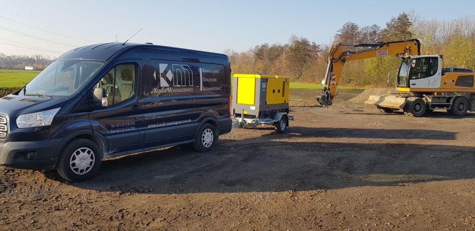 Baukran, der von Montageservice Kundt montiert wird