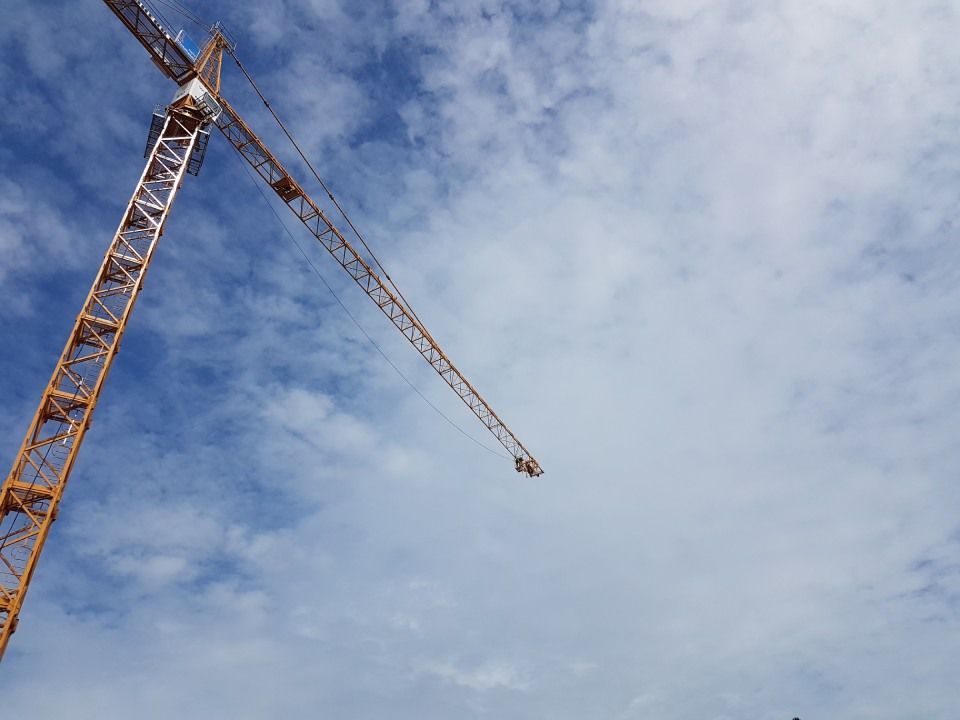 Baukran, der von Montageservice Kundt montiert wurde