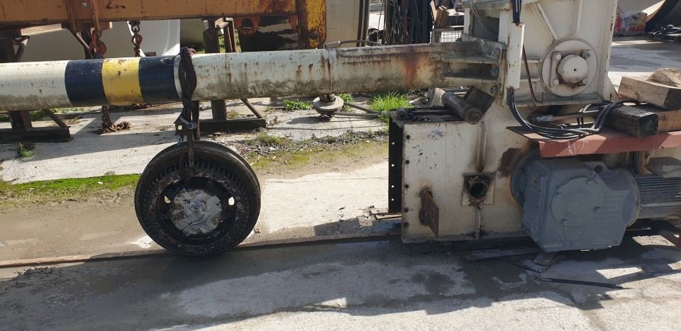 Baumaschine, die von Montageservice Kundt repariert wird