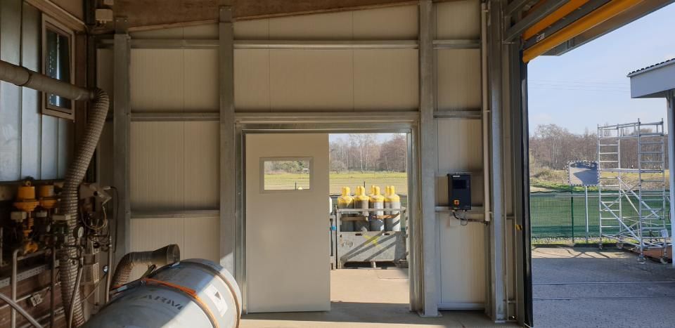 Hallentor, das von Montageservice Kundt hergestellt wurde