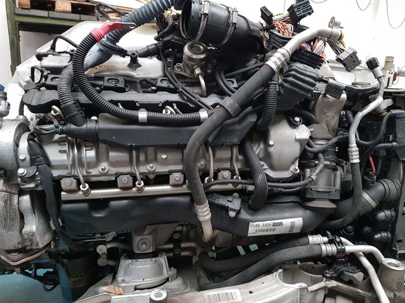 großer Motor