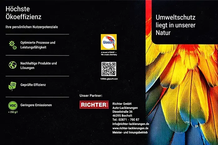 Schwarzer und farbenfroher Werbeflyer mit Umweltmotiven, Papageiengrafik und Firmenlogo.