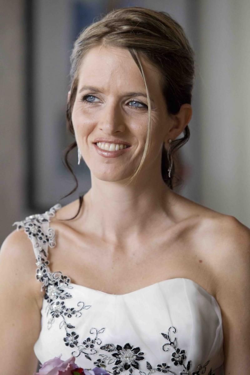 Frau mit Hochsteckfrisur