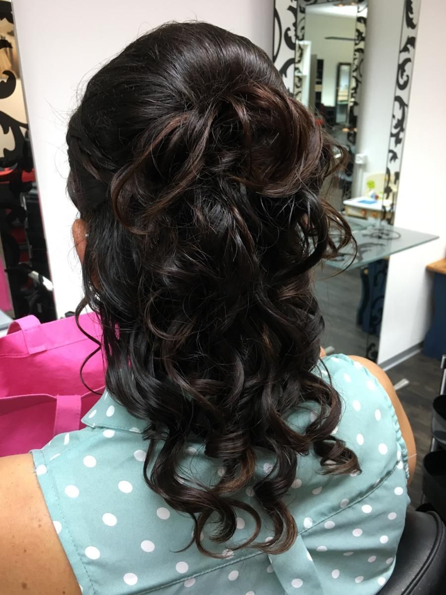 Frau mit Hochsteckfrisur