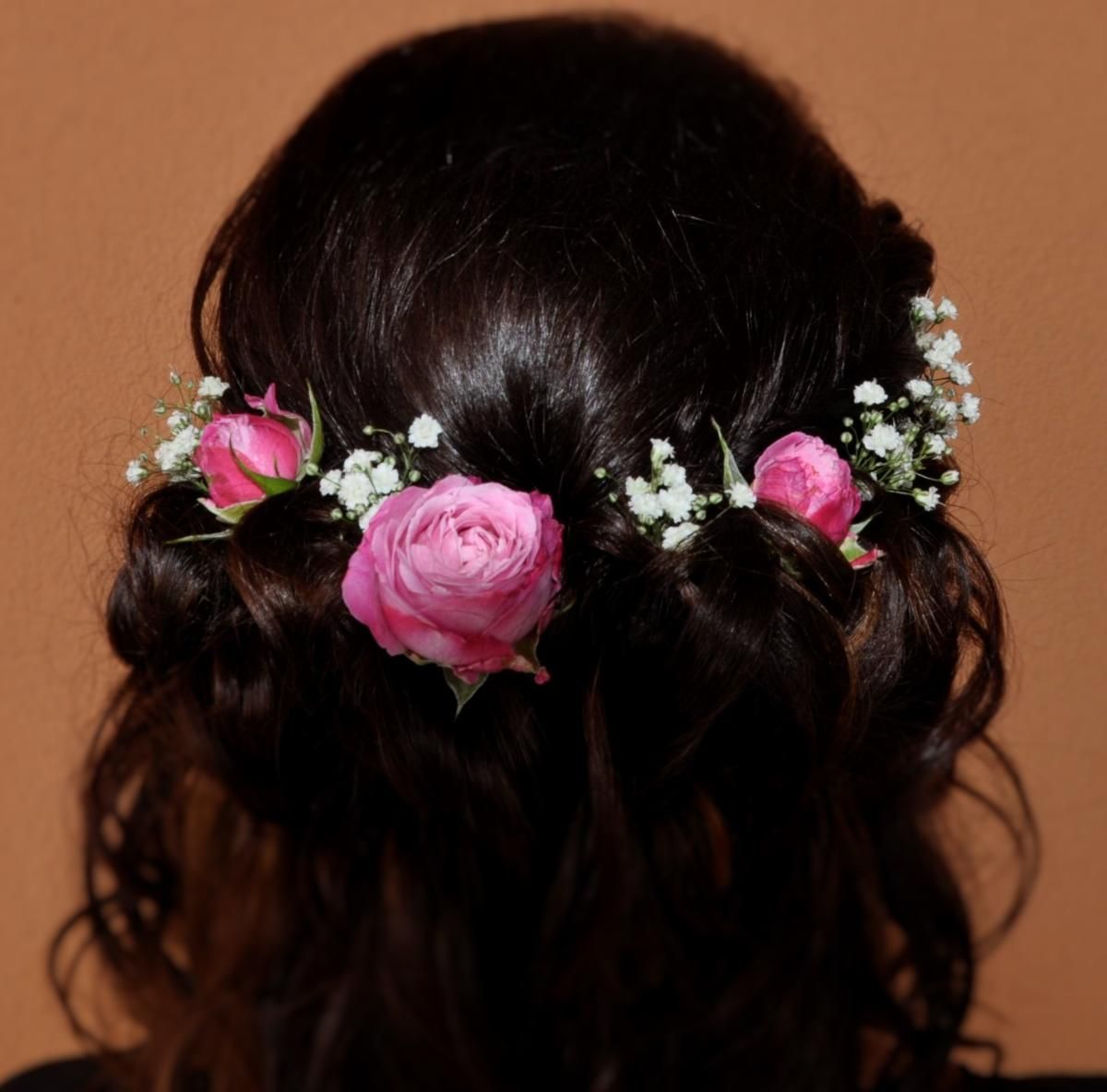 Frau mit Hochsteckfrisur