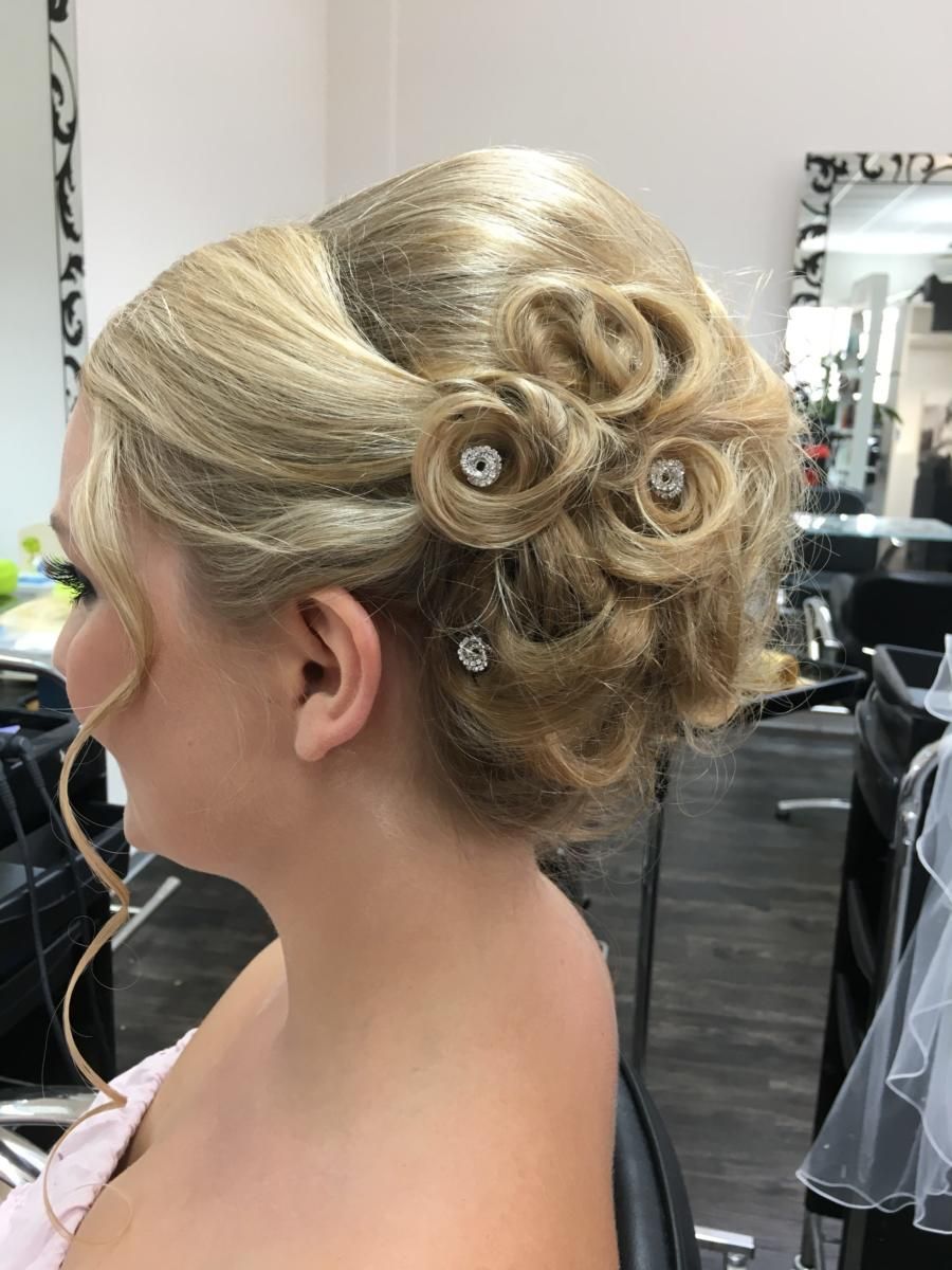 Frau mit Hochsteckfrisur