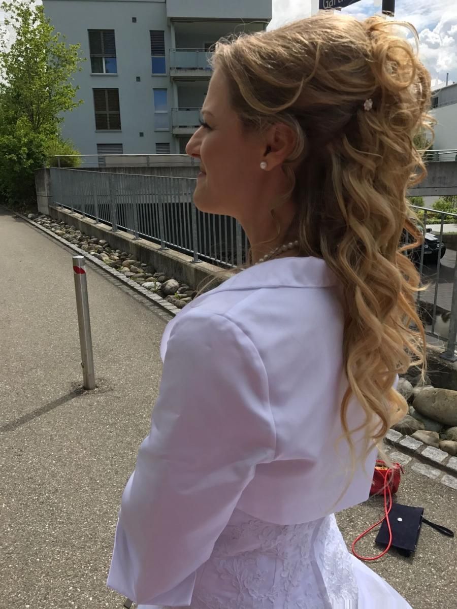 Frau mit Hochsteckfrisur