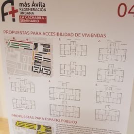 Póster en español con pequeños planos de viviendas y el encabezado «Propuestas para mejorar la accesibilidad de las viviendas»