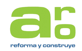 Logotipo verde «ar» con el lema «reforma y construye» debajo