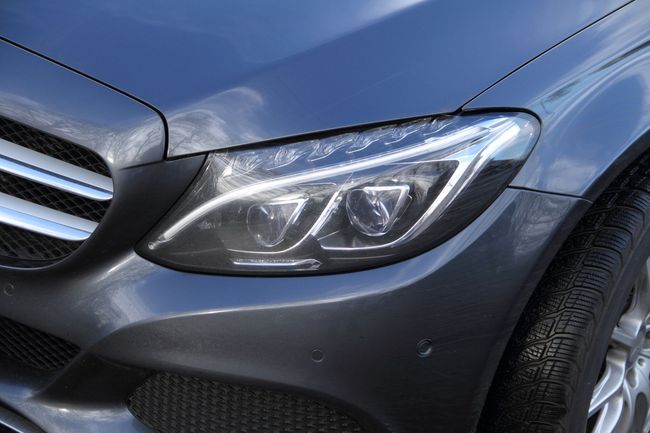 Optique de phare de Mercedes rénové