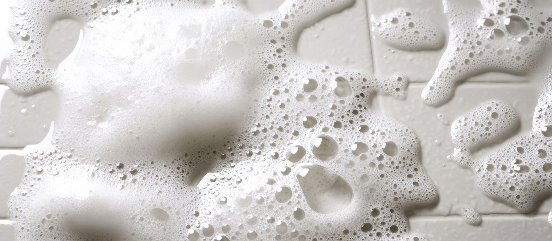 Mousse sur carrelage