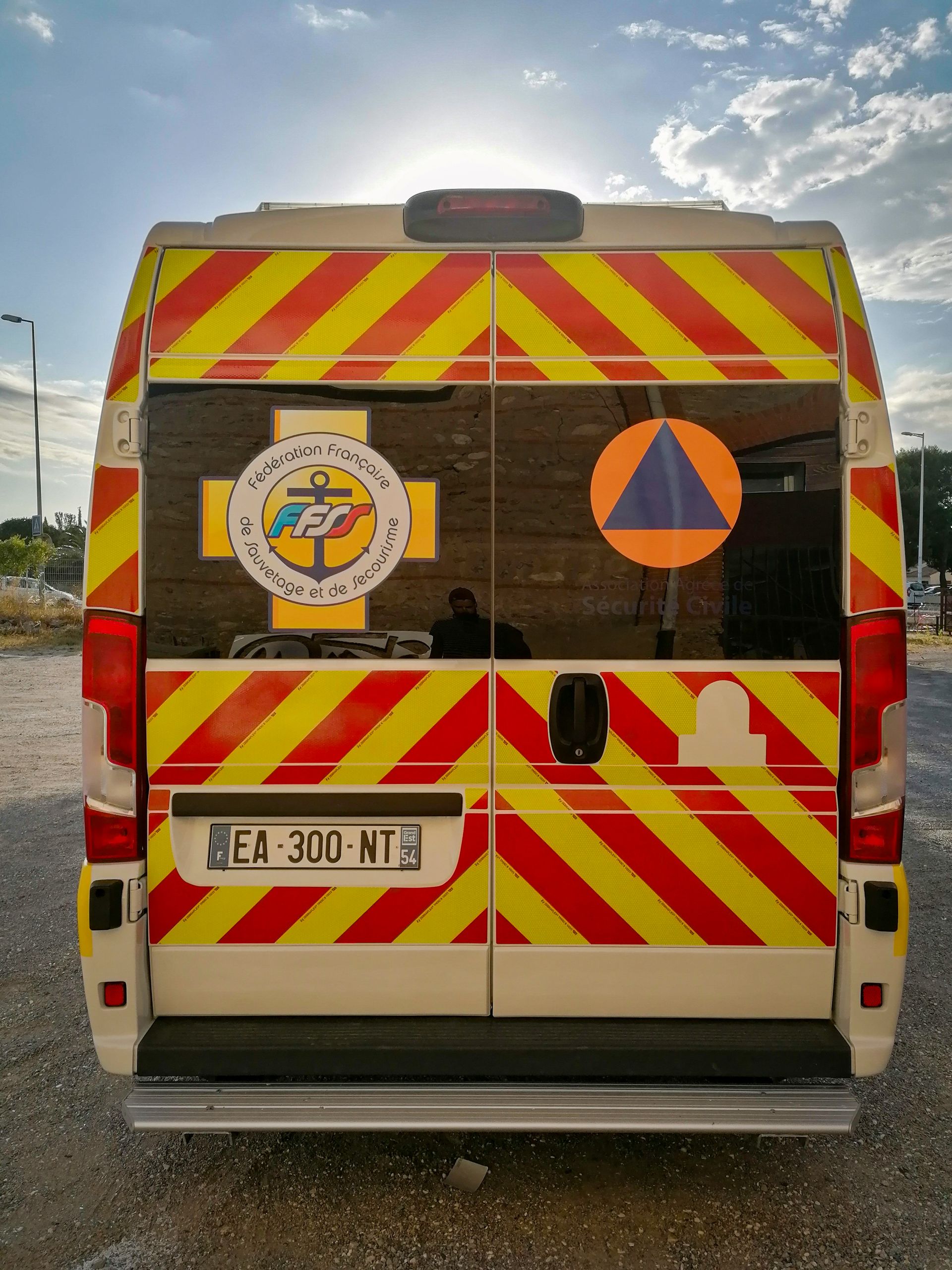 Flocage de sécurité sur un véhicule
