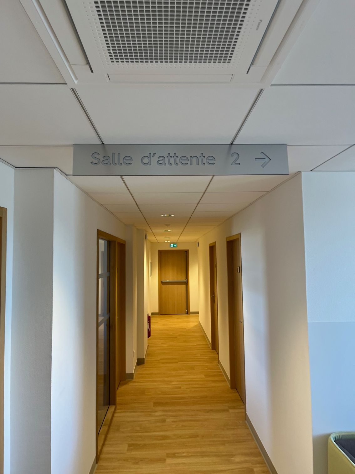 Panneau directionnel dans un hôpital