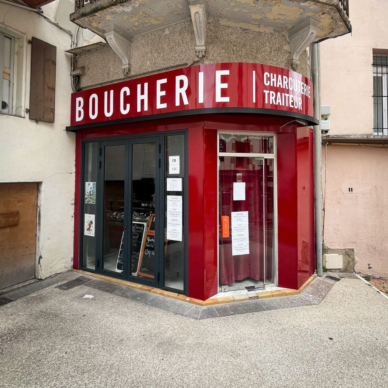 Habillage de façade d'un centre commercial