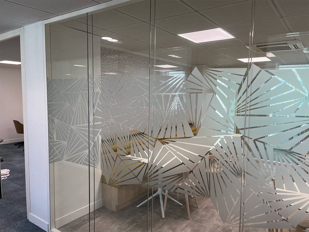 Vitrophanie sur des vitres intérieures