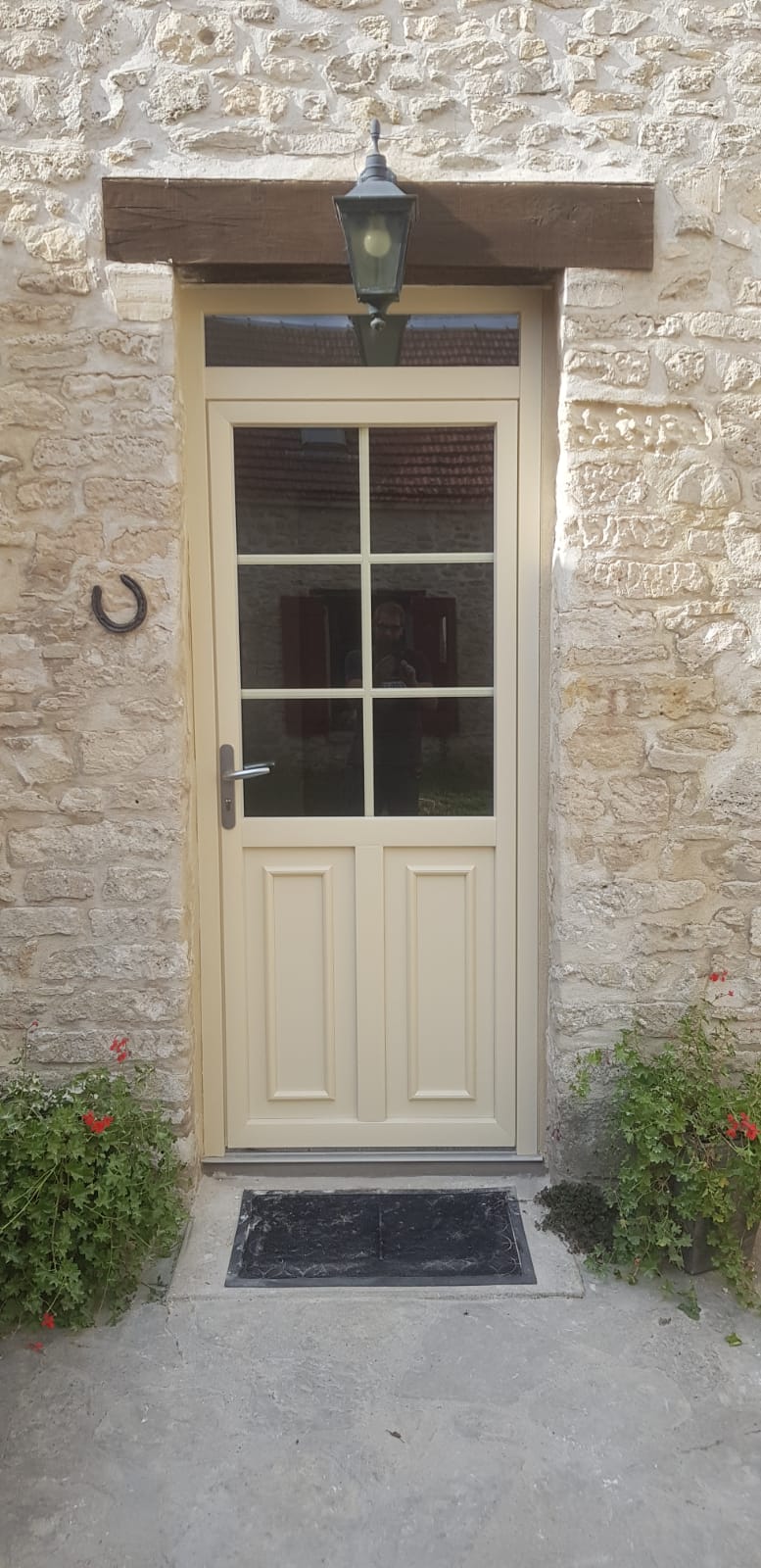 Porte en bois beige