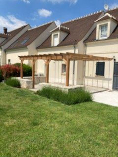 Pergola en bois sur une terrasse