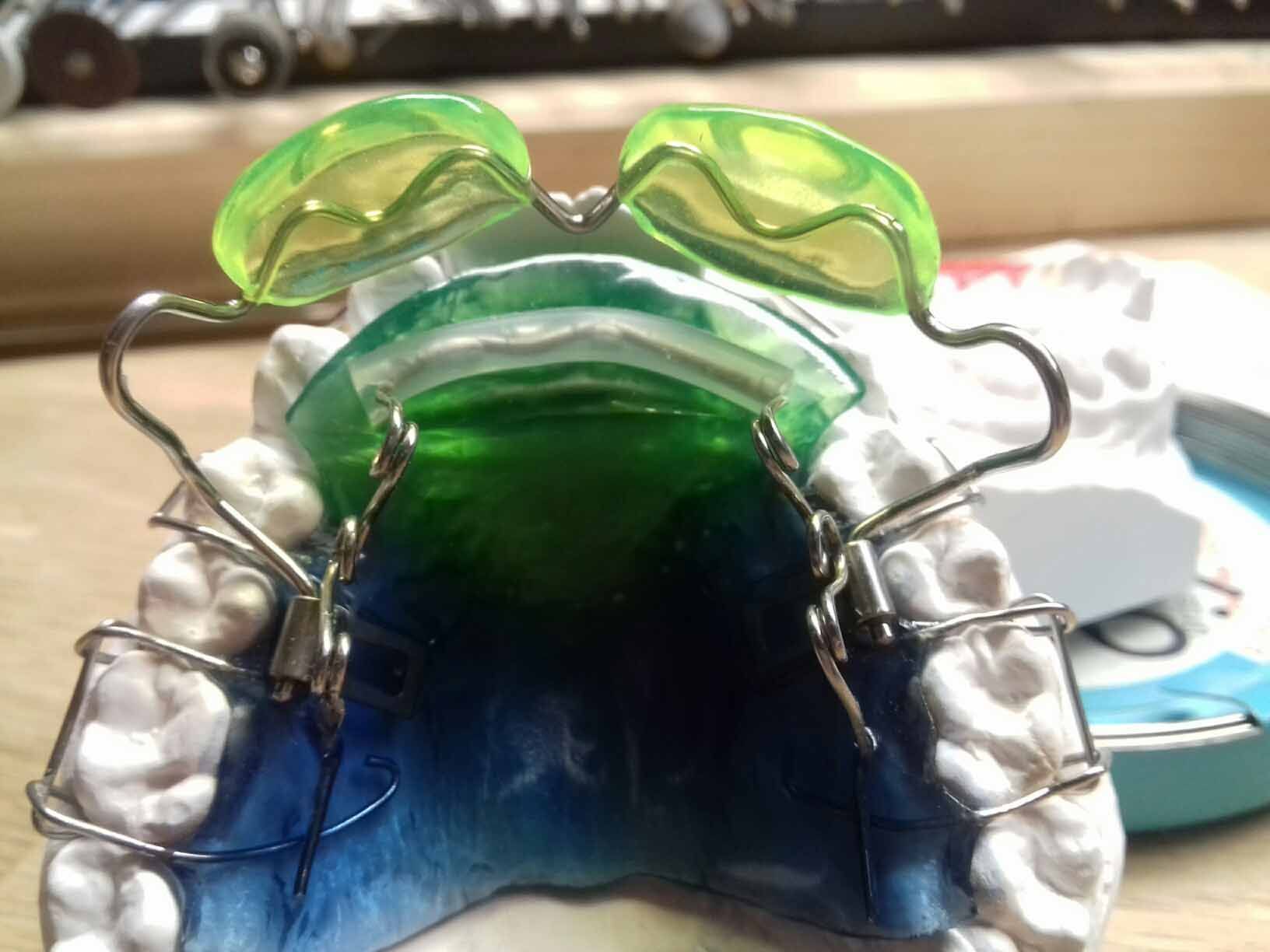 plaque avec clip-bumper Dentision