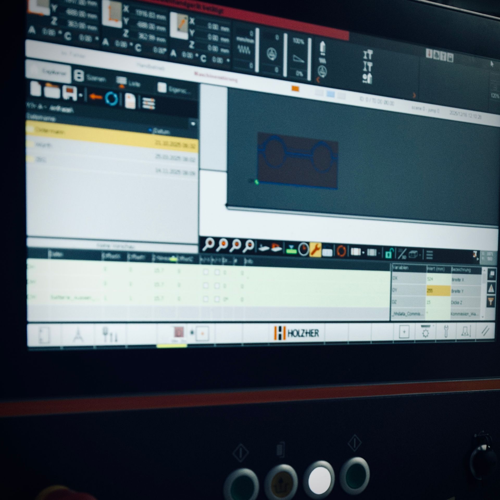 Ein Maschinenbedienfeld mit einer grafischen Benutzeroberfläche, die Daten und eine Dateiliste anzeigt.